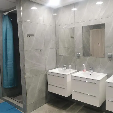 Hostal Living By The Bus Station